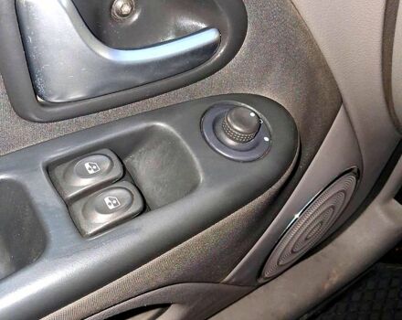 Красный Рено Симбол, объемом двигателя 1.1 л и пробегом 217 тыс. км за 4000 $, фото 10 на Automoto.ua