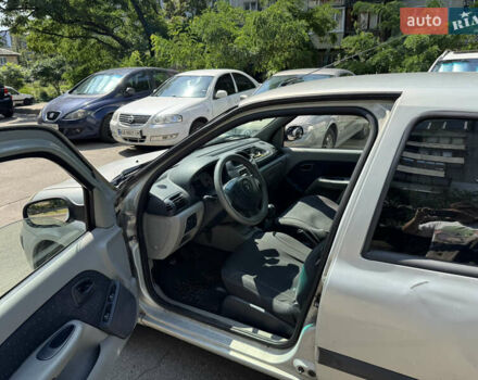 Рено Симбол, объемом двигателя 1.4 л и пробегом 282 тыс. км за 2300 $, фото 6 на Automoto.ua