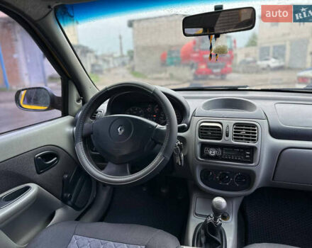 Желтый Рено Симбол, объемом двигателя 1.4 л и пробегом 266 тыс. км за 3000 $, фото 45 на Automoto.ua