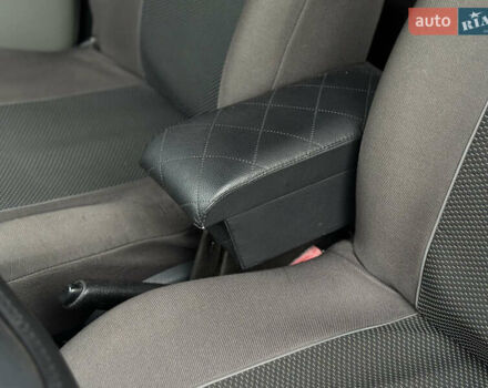 Сірий Рено Сімбол, об'ємом двигуна 1.39 л та пробігом 239 тис. км за 4100 $, фото 38 на Automoto.ua