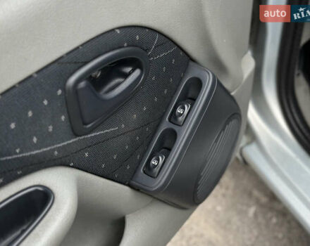 Сірий Рено Сімбол, об'ємом двигуна 1.39 л та пробігом 239 тис. км за 4100 $, фото 23 на Automoto.ua