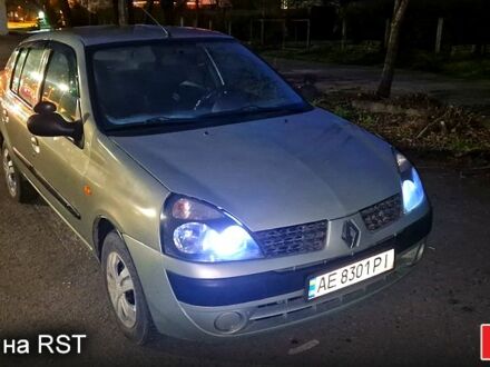 Рено Симбол 2004 в Днепре (Днепропетровске) на Automoto.ua Зеленый Рено Симбол, объемом двигателя 1.4 л и пробегом 380 тыс. км за 3500 $, фото 1 на Automoto.ua