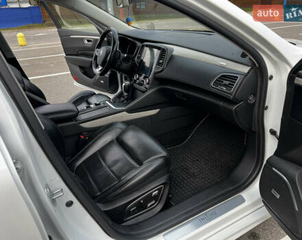 Білий Рено Talisman, об'ємом двигуна 1.6 л та пробігом 260 тис. км за 17850 $, фото 13 на Automoto.ua