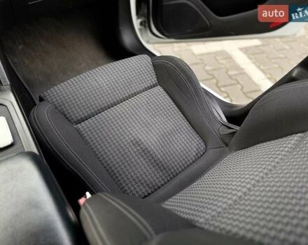 Білий Рено Talisman, об'ємом двигуна 1.5 л та пробігом 245 тис. км за 12999 $, фото 23 на Automoto.ua