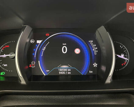 Білий Рено Talisman, об'ємом двигуна 1.6 л та пробігом 188 тис. км за 14950 $, фото 13 на Automoto.ua