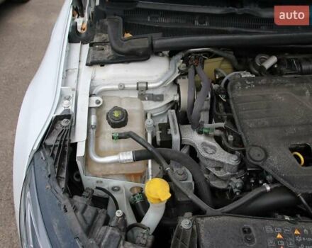 Білий Рено Talisman, об'ємом двигуна 1.6 л та пробігом 175 тис. км за 16950 $, фото 16 на Automoto.ua