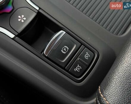 Черный Рено Talisman, объемом двигателя 1.6 л и пробегом 225 тыс. км за 12800 $, фото 58 на Automoto.ua