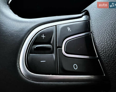 Сірий Рено Talisman, об'ємом двигуна 1.6 л та пробігом 110 тис. км за 15500 $, фото 28 на Automoto.ua