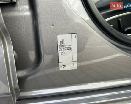 Сірий Рено Talisman, об'ємом двигуна 1.6 л та пробігом 192 тис. км за 16500 $, фото 17 на Automoto.ua