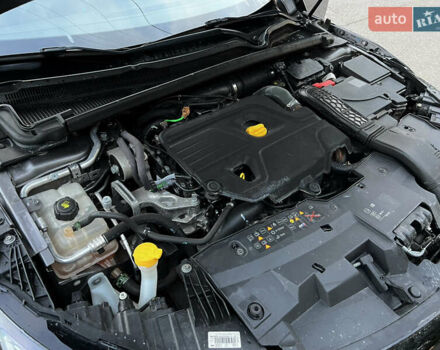 Сірий Рено Talisman, об'ємом двигуна 1.6 л та пробігом 110 тис. км за 15500 $, фото 52 на Automoto.ua