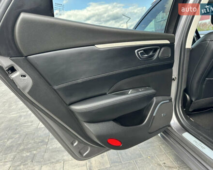 Сірий Рено Talisman, об'ємом двигуна 1.6 л та пробігом 190 тис. км за 17500 $, фото 19 на Automoto.ua
