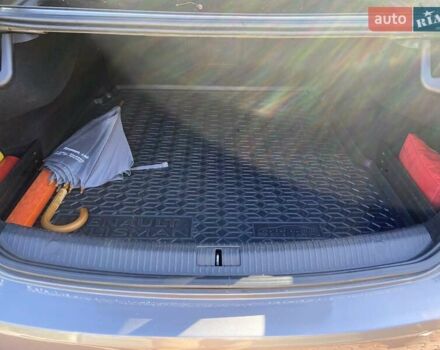 Сірий Рено Talisman, об'ємом двигуна 1.6 л та пробігом 133 тис. км за 23404 $, фото 10 на Automoto.ua