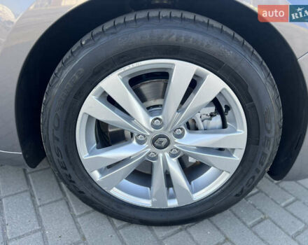 Серый Рено Talisman, объемом двигателя 2 л и пробегом 193 тыс. км за 14600 $, фото 17 на Automoto.ua