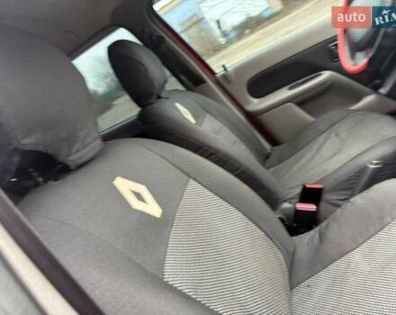 Красный Рено Талия, объемом двигателя 1.15 л и пробегом 180 тыс. км за 3650 $, фото 21 на Automoto.ua