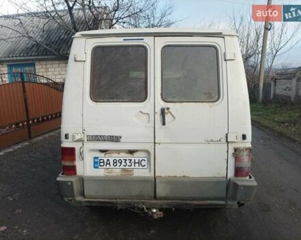 Білий Рено Трафік, об'ємом двигуна 2.2 л та пробігом 255 тис. км за 1600 $, фото 2 на Automoto.ua