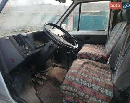 Білий Рено Трафік, об'ємом двигуна 2.2 л та пробігом 255 тис. км за 1600 $, фото 4 на Automoto.ua