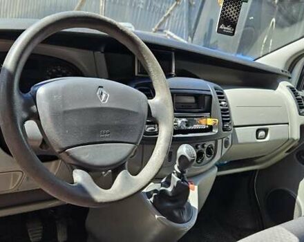 Белый Рено Трафик, объемом двигателя 2 л и пробегом 330 тыс. км за 8000 $, фото 2 на Automoto.ua