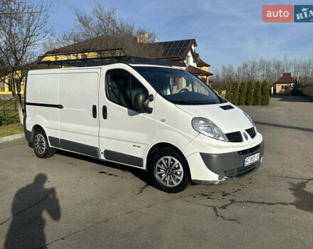 Белый Рено Трафик, объемом двигателя 2.5 л и пробегом 355 тыс. км за 9999 $, фото 2 на Automoto.ua