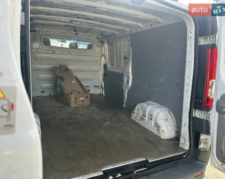 Белый Рено Трафик, объемом двигателя 2.5 л и пробегом 355 тыс. км за 9999 $, фото 8 на Automoto.ua