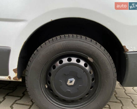 Белый Рено Трафик, объемом двигателя 2 л и пробегом 423 тыс. км за 8000 $, фото 3 на Automoto.ua