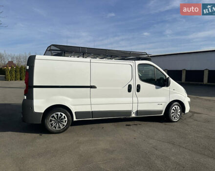 Белый Рено Трафик, объемом двигателя 2.5 л и пробегом 355 тыс. км за 9999 $, фото 3 на Automoto.ua