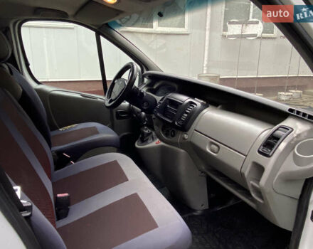 Белый Рено Трафик, объемом двигателя 2 л и пробегом 423 тыс. км за 8000 $, фото 5 на Automoto.ua