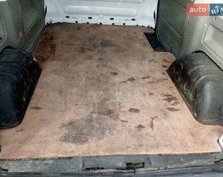 Рено Трафик 2009 в Киеве на Automoto.ua Белый Рено Трафик, объемом двигателя 2 л и пробегом 364 тыс. км за 7600 $, фото 11 на Automoto.ua