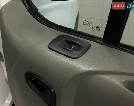 Білий Рено Трафік, об'ємом двигуна 2 л та пробігом 320 тис. км за 9990 $, фото 24 на Automoto.ua