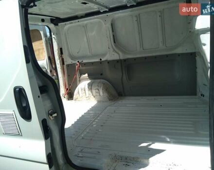 Белый Рено Трафик, объемом двигателя 2 л и пробегом 300 тыс. км за 10100 $, фото 10 на Automoto.ua