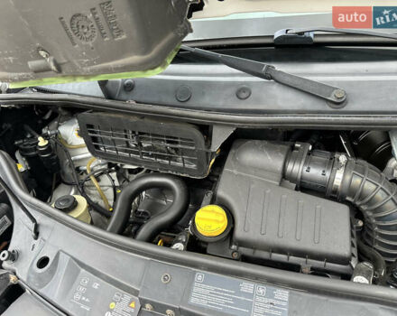 Белый Рено Трафик, объемом двигателя 2 л и пробегом 253 тыс. км за 10700 $, фото 39 на Automoto.ua