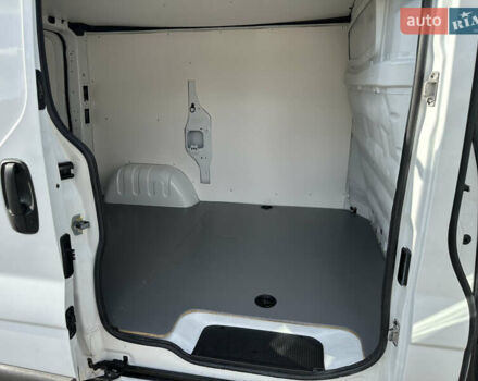 Белый Рено Трафик, объемом двигателя 2 л и пробегом 253 тыс. км за 10700 $, фото 14 на Automoto.ua
