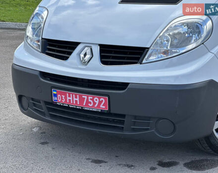 Белый Рено Трафик, объемом двигателя 2 л и пробегом 253 тыс. км за 10700 $, фото 1 на Automoto.ua