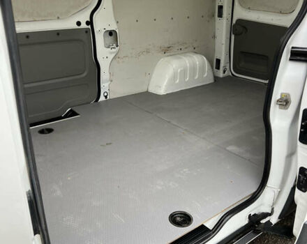 Белый Рено Трафик, объемом двигателя 2 л и пробегом 234 тыс. км за 12100 $, фото 13 на Automoto.ua