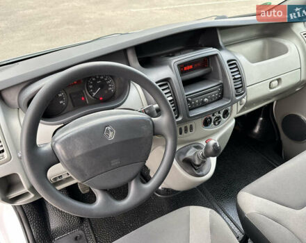 Белый Рено Трафик, объемом двигателя 2 л и пробегом 253 тыс. км за 10700 $, фото 32 на Automoto.ua