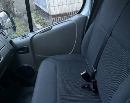 Белый Рено Трафик, объемом двигателя 2 л и пробегом 275 тыс. км за 13000 $, фото 2 на Automoto.ua