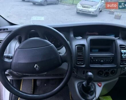 Белый Рено Трафик, объемом двигателя 2 л и пробегом 275 тыс. км за 13000 $, фото 3 на Automoto.ua