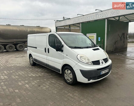 Белый Рено Трафик, объемом двигателя 2 л и пробегом 220 тыс. км за 9999 $, фото 2 на Automoto.ua