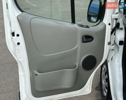 Белый Рено Трафик, объемом двигателя 2 л и пробегом 253 тыс. км за 10700 $, фото 16 на Automoto.ua