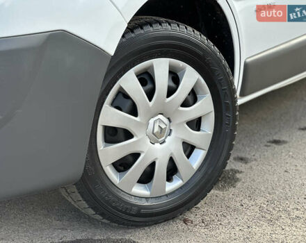 Белый Рено Трафик, объемом двигателя 2 л и пробегом 253 тыс. км за 10700 $, фото 2 на Automoto.ua