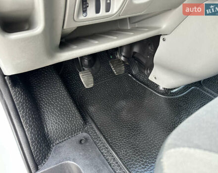 Белый Рено Трафик, объемом двигателя 2 л и пробегом 253 тыс. км за 10700 $, фото 25 на Automoto.ua