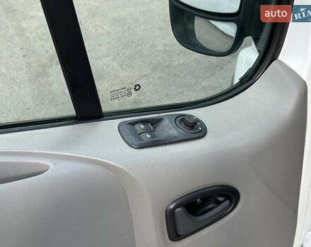 Белый Рено Трафик, объемом двигателя 2 л и пробегом 253 тыс. км за 10700 $, фото 17 на Automoto.ua