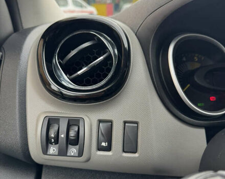 Белый Рено Трафик, объемом двигателя 1.6 л и пробегом 231 тыс. км за 11900 $, фото 10 на Automoto.ua