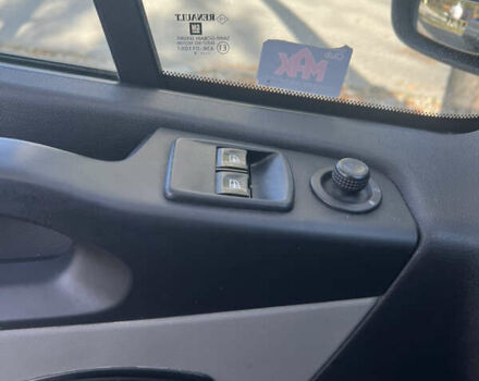 Белый Рено Трафик, объемом двигателя 1.6 л и пробегом 327 тыс. км за 12500 $, фото 12 на Automoto.ua