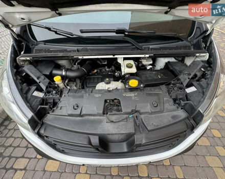 Белый Рено Трафик, объемом двигателя 1.6 л и пробегом 231 тыс. км за 11900 $, фото 17 на Automoto.ua