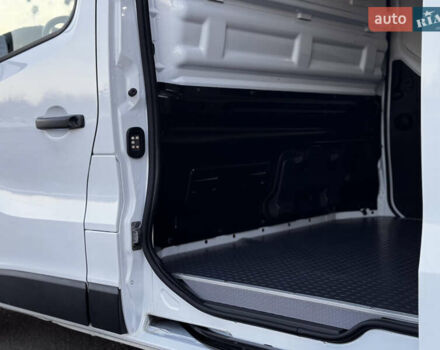 Белый Рено Трафик, объемом двигателя 1.6 л и пробегом 250 тыс. км за 13500 $, фото 27 на Automoto.ua