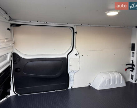 Белый Рено Трафик, объемом двигателя 1.6 л и пробегом 250 тыс. км за 13500 $, фото 28 на Automoto.ua