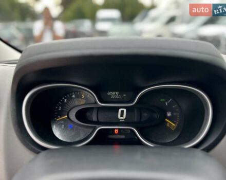 Белый Рено Трафик, объемом двигателя 1.6 л и пробегом 225 тыс. км за 13300 $, фото 16 на Automoto.ua