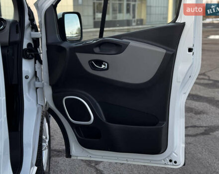 Белый Рено Трафик, объемом двигателя 1.6 л и пробегом 250 тыс. км за 13500 $, фото 63 на Automoto.ua