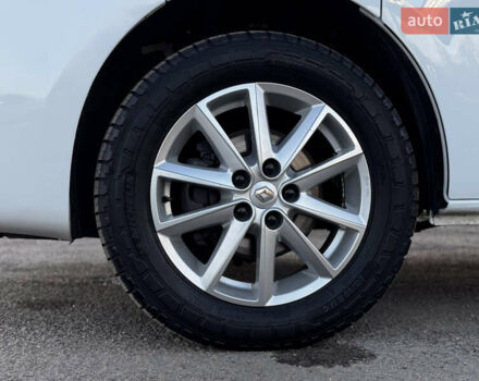 Белый Рено Трафик, объемом двигателя 1.6 л и пробегом 250 тыс. км за 13500 $, фото 24 на Automoto.ua