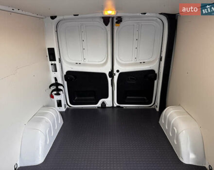 Белый Рено Трафик, объемом двигателя 1.6 л и пробегом 250 тыс. км за 13500 $, фото 33 на Automoto.ua